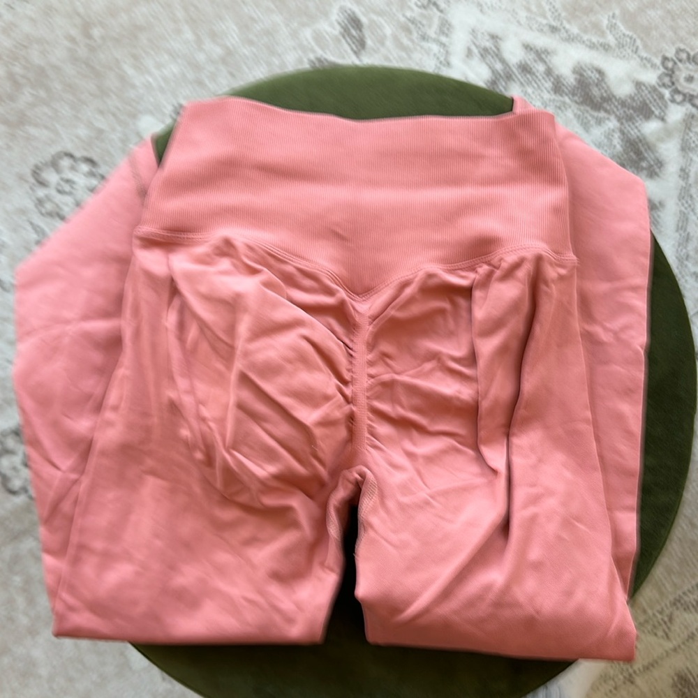 Peach new scrunch butt leggings